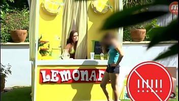 Preview 3 of Porn Ventacle - تمارس الجنس اثناء بيع الزبائن
