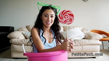 Preview 2 of Handjob Twerking - Petite Latina deep throats and fucks