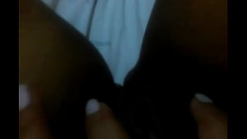 Preview 2 of Wife Handjob Free - Coroa da buceta inchada e piscando
