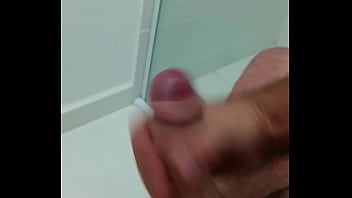 Preview 2 of Hbabys - Gozada no banheiro