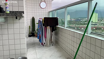 Preview 4 of Sxs Brother Sleep Sister - Essa empregada tem a bunda mais linda que eu j&aacute_ vi,  ela fica provocando com esse shortinho enfiado