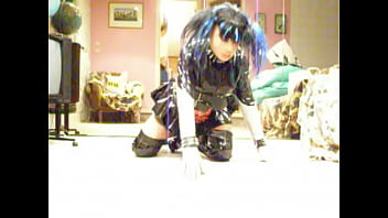 Preview 2 of Yonung Women - RoxinaDirtyFloorBitch050807.MOV