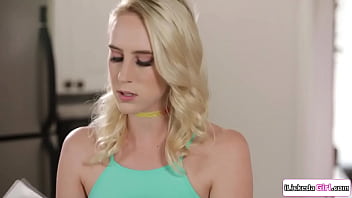Preview 1 of Shering Cum - Blonde lesbian babe and stepsis making their stepmom squirt