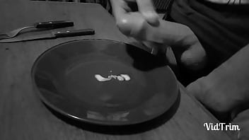 Preview 3 of Actiees Sex - sirviendo el postre,  leche,  acabada