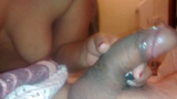 Preview 2 of Small Gril Cring - MAMADA  A UN AMIGO