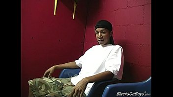 Preview 1 of Morra Follando Con Un Perro - Thin twink gets fucked by two black guys