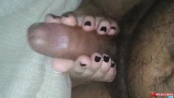 Preview 1 of Aliyan Tailer - Couple footjob cuming in the webcam