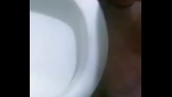 Preview 1 of Suu Kyi - Cris en el ba&ntilde_o masturbandose