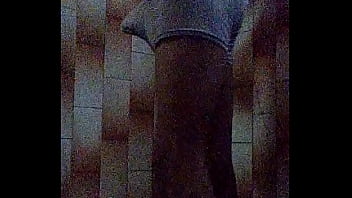 Preview 1 of Kathi Lesbian - MASTURB&Aacute_NDOME EN EL BA&Ntilde_O  DE MI AMIGO PARA COJERLO