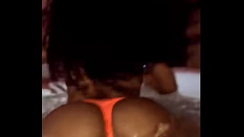 Preview 2 of Chobby Baby - Mirian Gabriela Dan&ccedil_ando funk na Banheira Sem Suti&atilde_