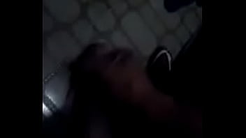 Preview 2 of Arrimando Cebolleta Bus - Moreno gozando pra sua esposa