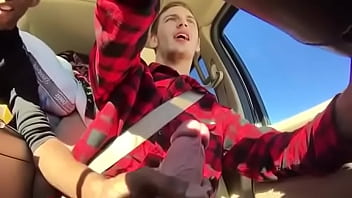 Preview 2 of Anal Amature Wife Dp - Paja en carro con amigo