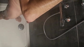 Preview 2 of French Dating Moi Et Ma Sur - showerspycam001