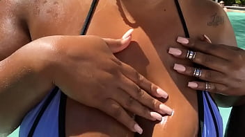 Preview 2 of Virgo Peridot Skaking - Bbw miia Public flash in Vegas pool