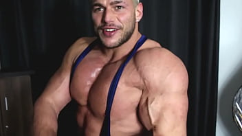Preview 4 of Wxxwwxxxw - Suck My Horny Singlet NIPS!