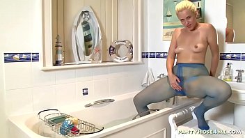 Preview 4 of Turk Gotten Zorla Seks - Naughty Blonde Loves Her Pantyhose