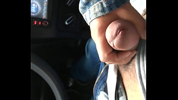 Preview 2 of Fat Aunty Band Hard - esposinha liberada batendo punheta no carro