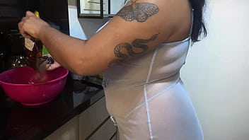 Preview 2 of Joking Xxx Video - GORDINHA JULIANA COXTA SENTANDO NA PIROCA NO CH&Atilde_O POV GOZANDO VLOG HOTWIFE BATENDO BOLO DE CHOCOLATE