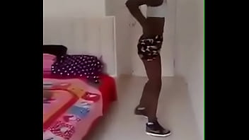 Preview 1 of Mom Tubeson - que sa foda ( a ensaiar no meu quarto )