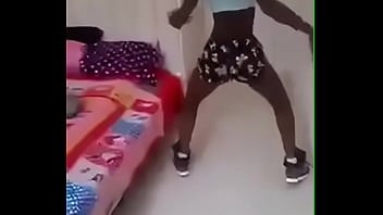 Preview 4 of Mom Tubeson - que sa foda ( a ensaiar no meu quarto )