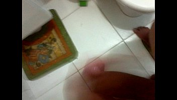 Preview 3 of Gay Small Male - Vazou,  novinho batendo punheta e gozando no final?