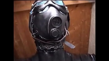 Preview 1 of Low Blowjob2 - GasmaskInTheCarport23012003