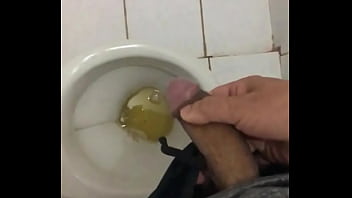 Preview 3 of Female Cop Mistress - balan&ccedil_ada depois de mijar!