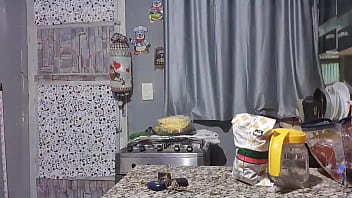 Preview 1 of Gwngbang School - Motoqueiro veio s&oacute_ entregar encomenda