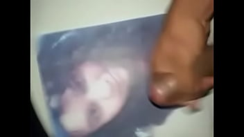 Preview 3 of Porn Fat Men - Me corro sobre la foto de una amiga