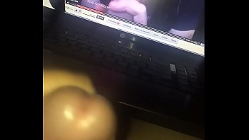 Preview 1 of 60 Year Granny Porn - Solo en casa botando leche