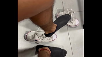 Preview 2 of Dog Vido Sixxxx - Despu&eacute_s del gym mis patitas est&aacute_n bien calientes