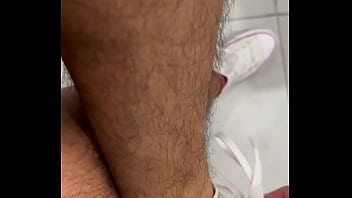 Preview 1 of Dog Vido Sixxxx - Despu&eacute_s del gym mis patitas est&aacute_n bien calientes