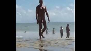 Preview 3 of Supergirl Videoo - Paseo por la playa