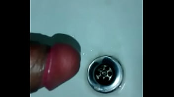 Preview 3 of Coming In Ugly Whores Pussy - paja en el ba&ntilde_o