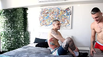 Preview 2 of Xxx Com 20hd - PRIMEIRO TESTE DO SOFA GAY