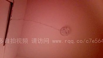 Preview 2 of Forced Bbc Femdom - &ldquo_我这有客人，一会再说&rdquo_青岛淫娃3P，边操B边接儿子电话