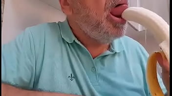 Preview 3 of Nigor Hd Xxx - Ensinando a chupar e lamber a banana