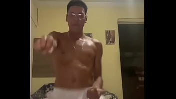 Preview 1 of Shemale Flashing Public - Nerd gostosinho