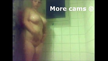 Preview 3 of Open Her Cunt - Chubby Teen Masturbates With Shower Head - 200cams.com