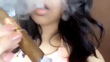 Preview 2 of Daughter Forced To Fuck Dad - Instagram woman smoke (mulher fumando charuto)