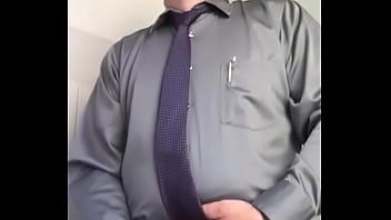 Preview 3 of Bokep Korea Tiny - Maduro se Pajea en el trabajo