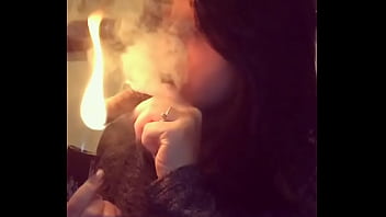 Preview 1 of Mistress Castration Of Male - mulher do instagram fumando charuto