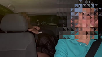 Preview 2 of Mama Dientot Muncrat Banyak - conheci novinho na tabacaria que me fodeu na rua e no carro enquanto corno dirigia