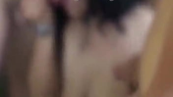 Preview 4 of Sunny Leone Films Porno - Mi esposa mamando dos vergas mientras yo grabo