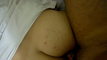 Preview 2 of Ebony Porny Dp - Moreno rega&ccedil_ando cuzinho do branquelo