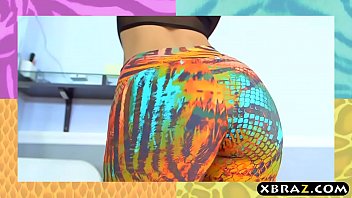 Preview 1 of Collant Mom - Teen Kelsi loves exercising her ass and has it filmed