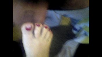 Preview 4 of Sophie Atk - la trola de mi mujer me pajea con sus pies