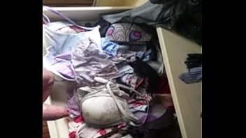 Preview 2 of Sunny Leone Boowjob - me pissing in girlfriends drawer