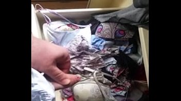 Preview 3 of Sunny Leone Boowjob - me pissing in girlfriends drawer