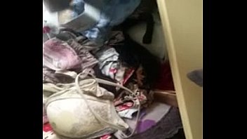 Preview 4 of Sunny Leone Boowjob - me pissing in girlfriends drawer